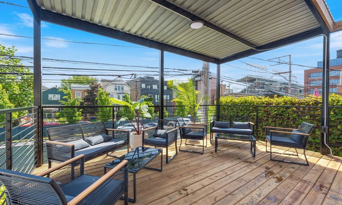 Wrigleyville Apartment | Wrigleyville Suites