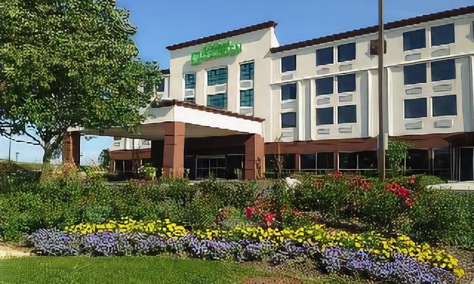 Elk Grove Village Hotel | Wyndham Garden Elk Grove Village - O'Hare