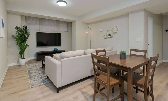 Near West Side Apartment | Your Perfect 2BR Home
