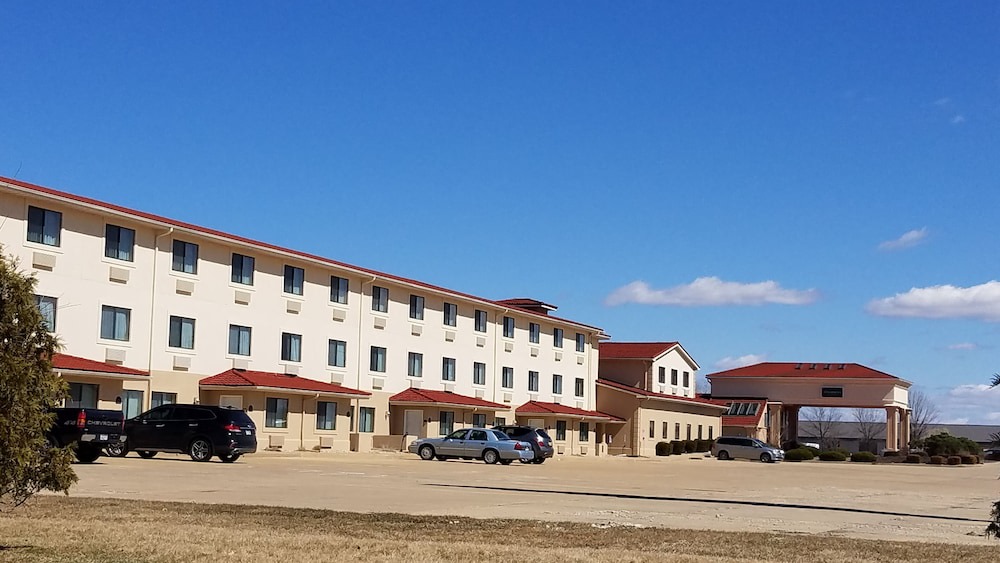 Morton Hotel | Comfort Inn & Suites at I-74 and 155