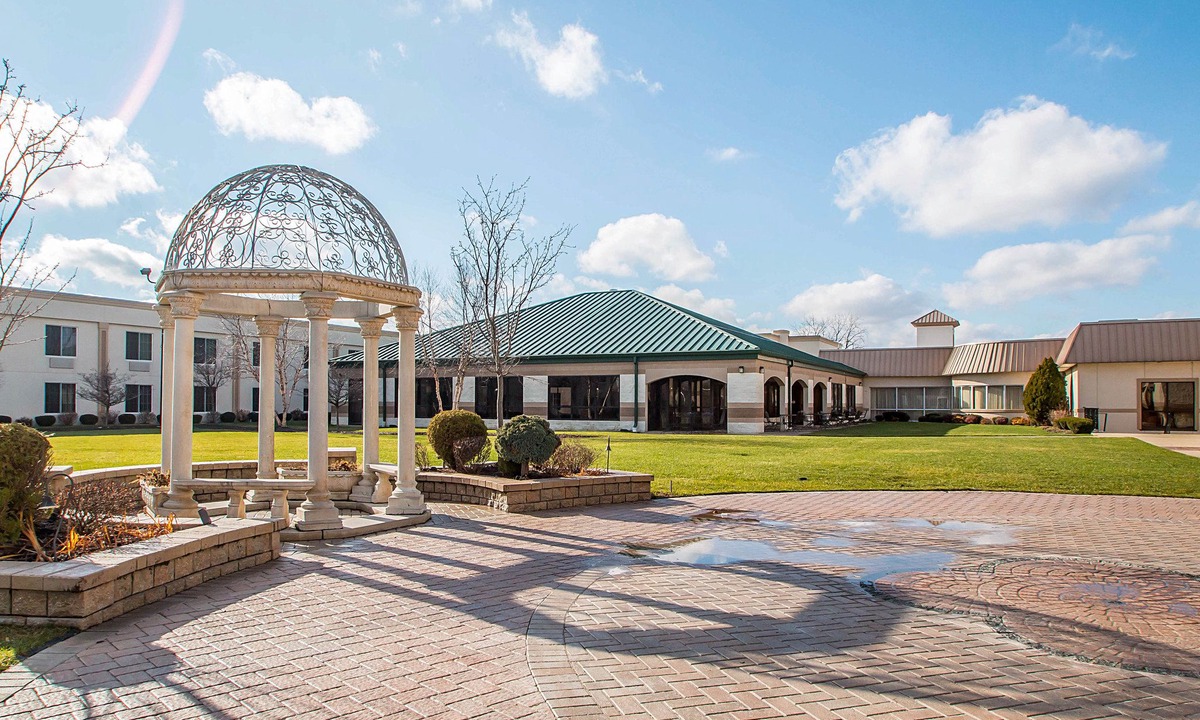 Elmhurst Hotel | Clarion Inn Elmhurst - Oakbrook