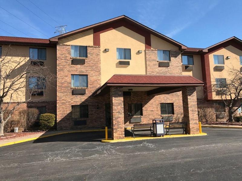 East Peoria Hotel | Super 8 by Wyndham Peoria East