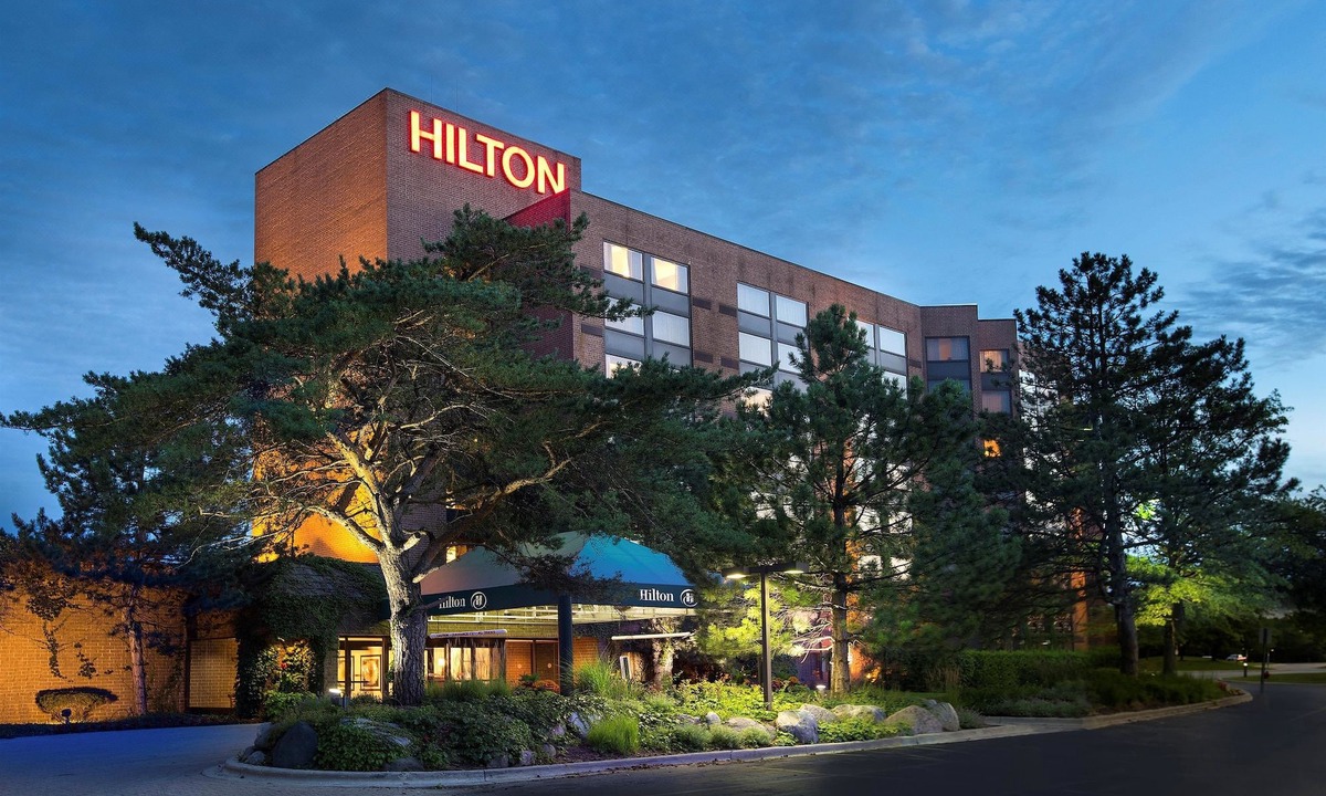 Naperville Hotel | DoubleTree by Hilton Lisle Naperville