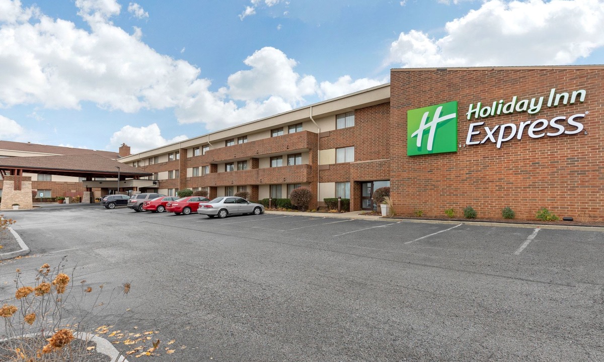 Downers Grove Hotel | Holiday Inn Express Chicago-Downers Grove, an Ihg Hotel