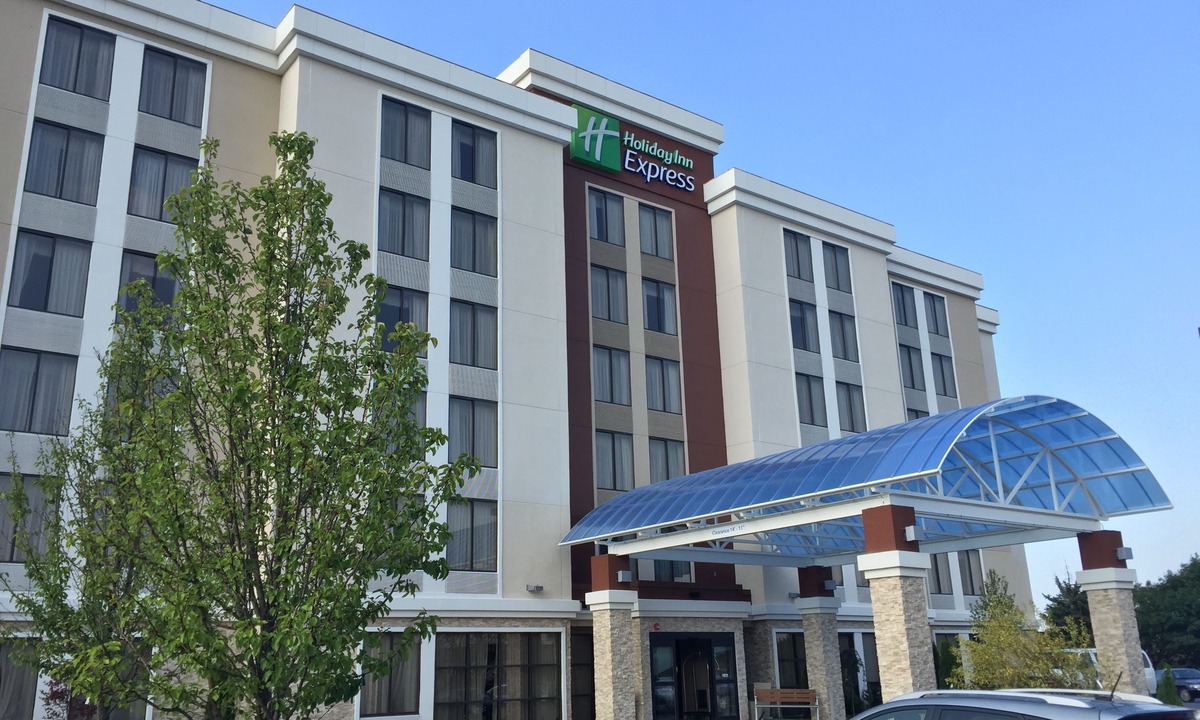 Arlington Heights Hotel | Holiday Inn Express Chicago NW - Arlington Heights, an Ihg Hotel