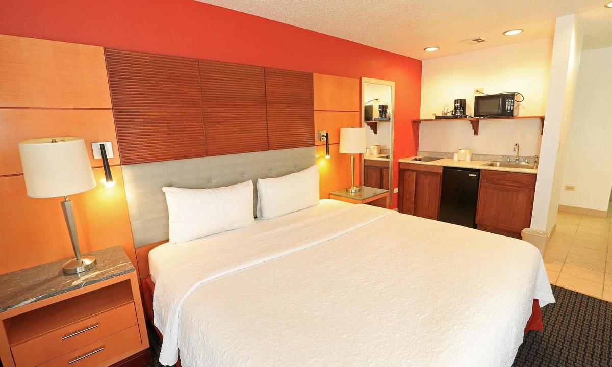 Calumet Park Hotel | Days Inn by Wyndham Calumet Park