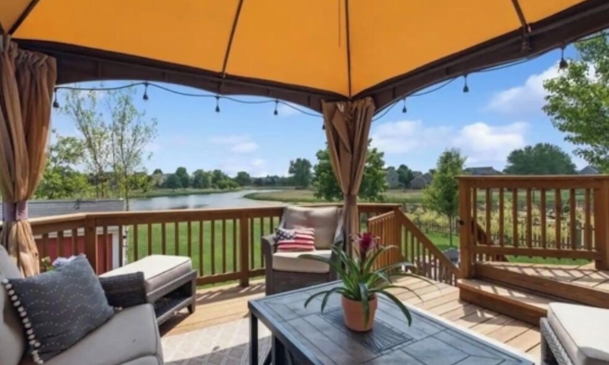 Lake in the Hills House | Beautiful 3-bedroom Lake house in Lake in the Hills