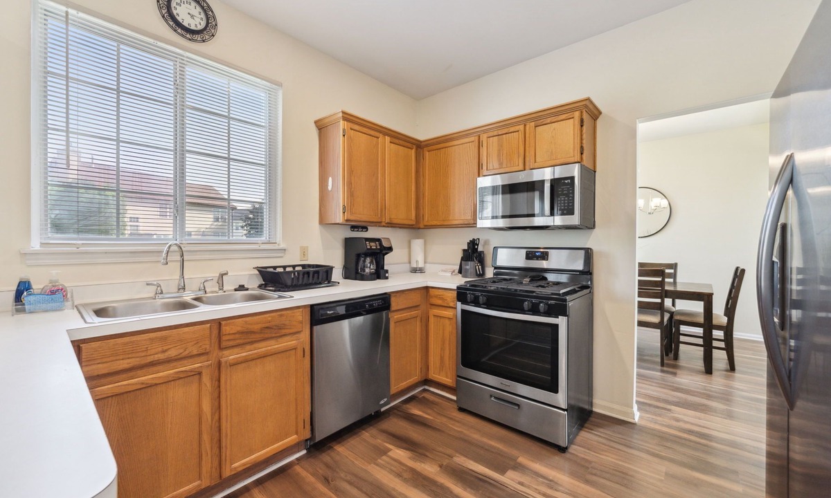 Fox Valley House | Plainfield Rental - Metcalf Ctn