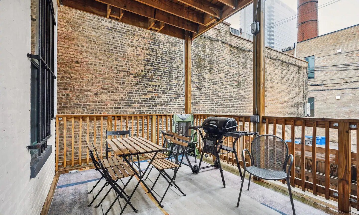 River North Apartment | Secret Gallery on the Park - 2bd/1ba + 1bd/1ba