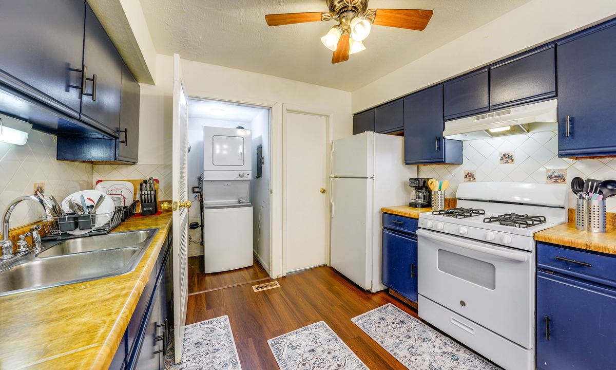 Wasco House | Cozy & Quiet Hanover Park Townhome!