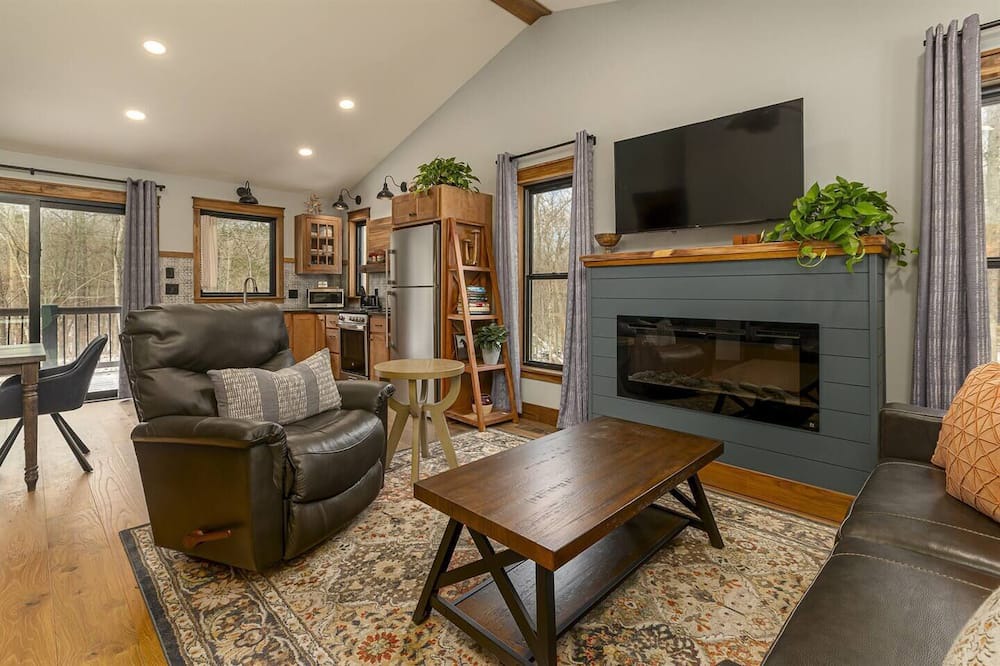 Carbondale Cabin | Retreats/Family Reunions- Stay at Tulipwood Cabins