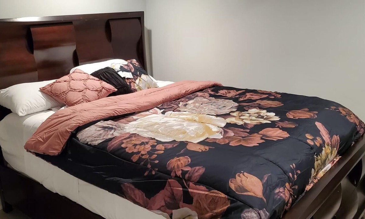 West Pullman House | Cozy 1-bedroom house in charming Chicago with WiFi, AC