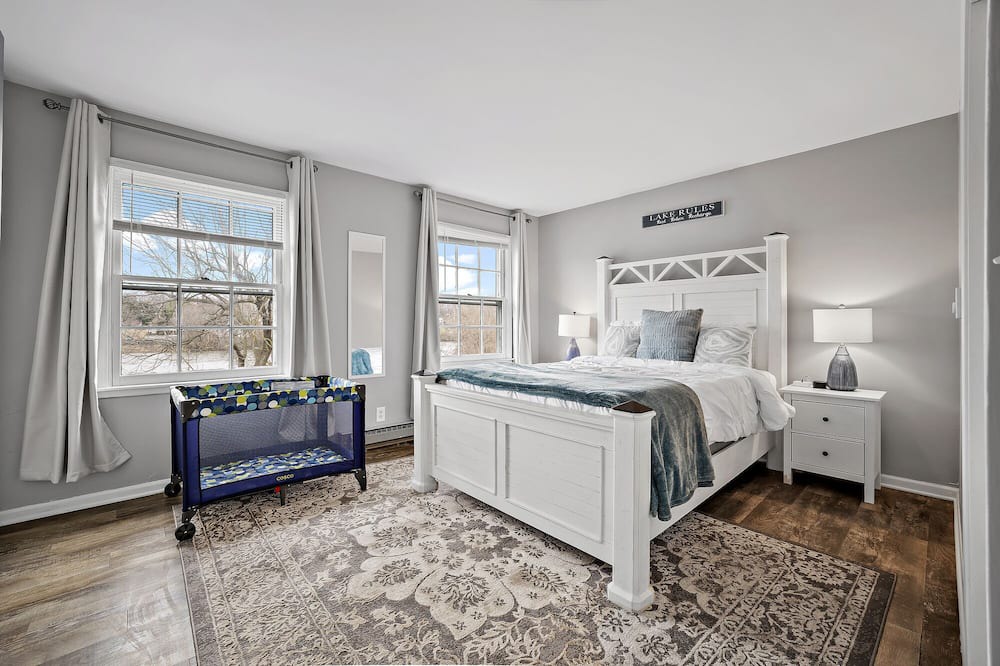 Yorkville Apartment | Serene Apartment w/Amazing Fox River View in Downtown Yorkville. 2bedrm/1.5 ba