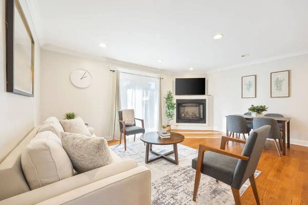 Arlington Heights House | Exquisite 4Bed 2bath house luxry Arlington Heights