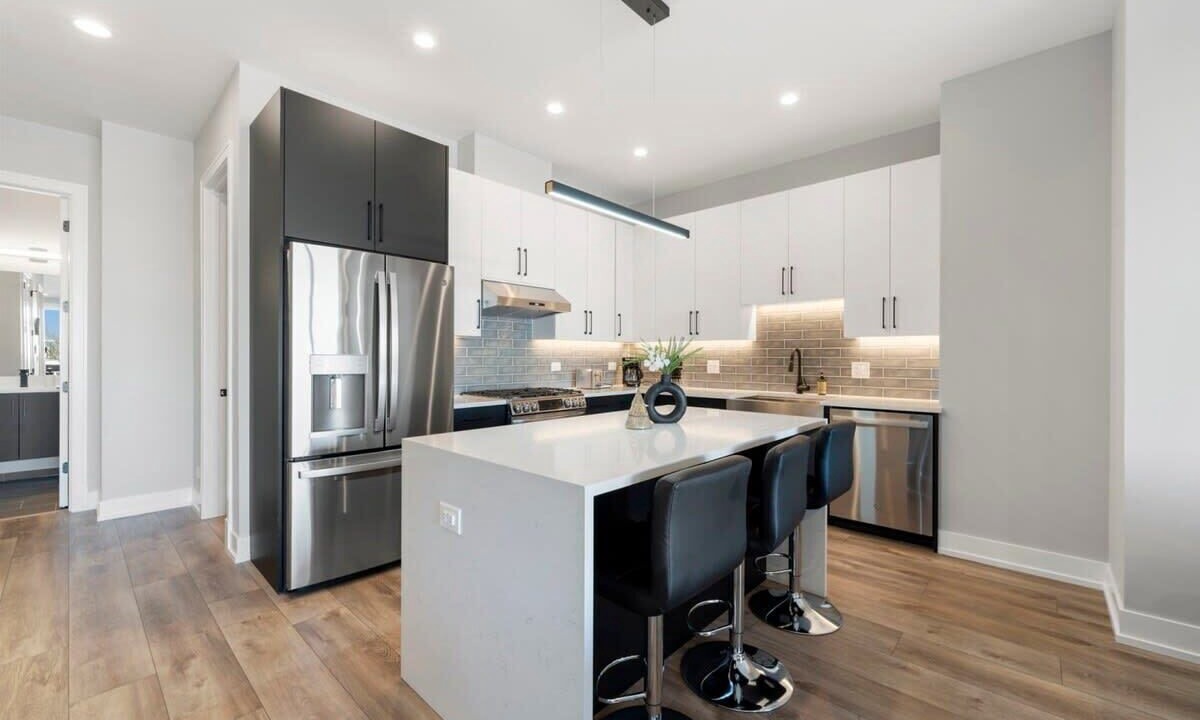 Lower West Side Apartment | Cozy Chicago Haven w/High Speed Internet & Balcony