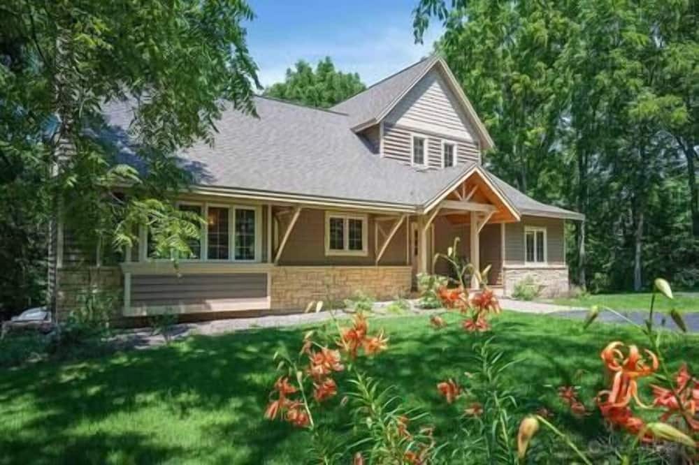 The Galena Territory House | NEW! The Lodge, boutique Galena!