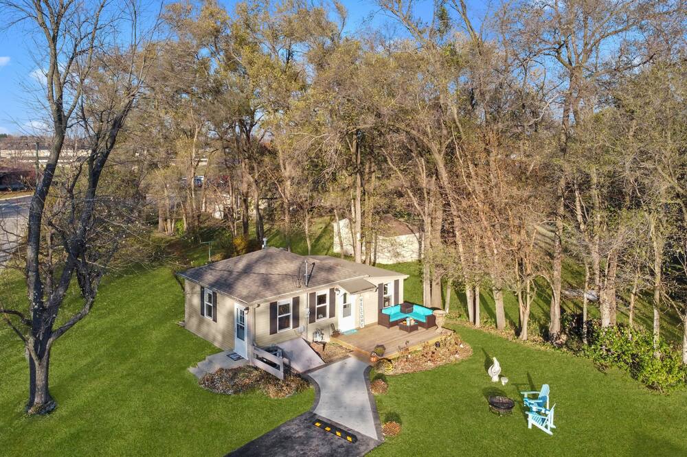 Machesney Park Cottage | Charming Cottage