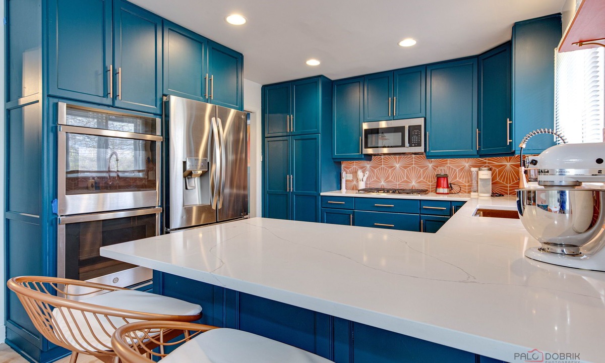 Highland Park House | Serene Home! 6 Bed&4.5 Bath w/Kids den, Steam shower, Hot tub, Theatre, Bar..