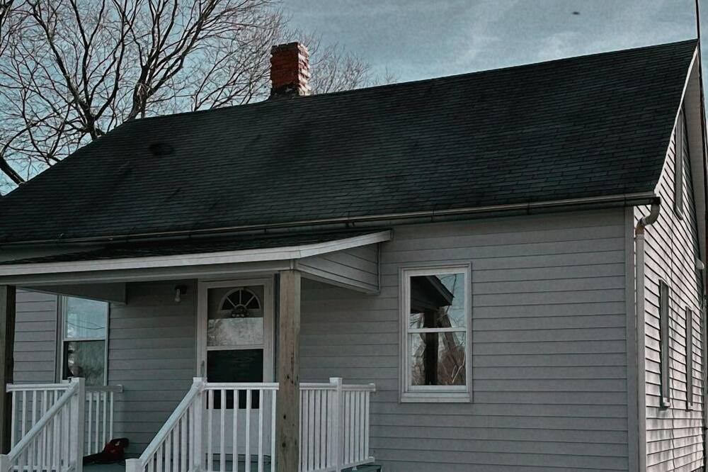 Nashville House | Little Grace is a comfy space to call home right outside of town.
