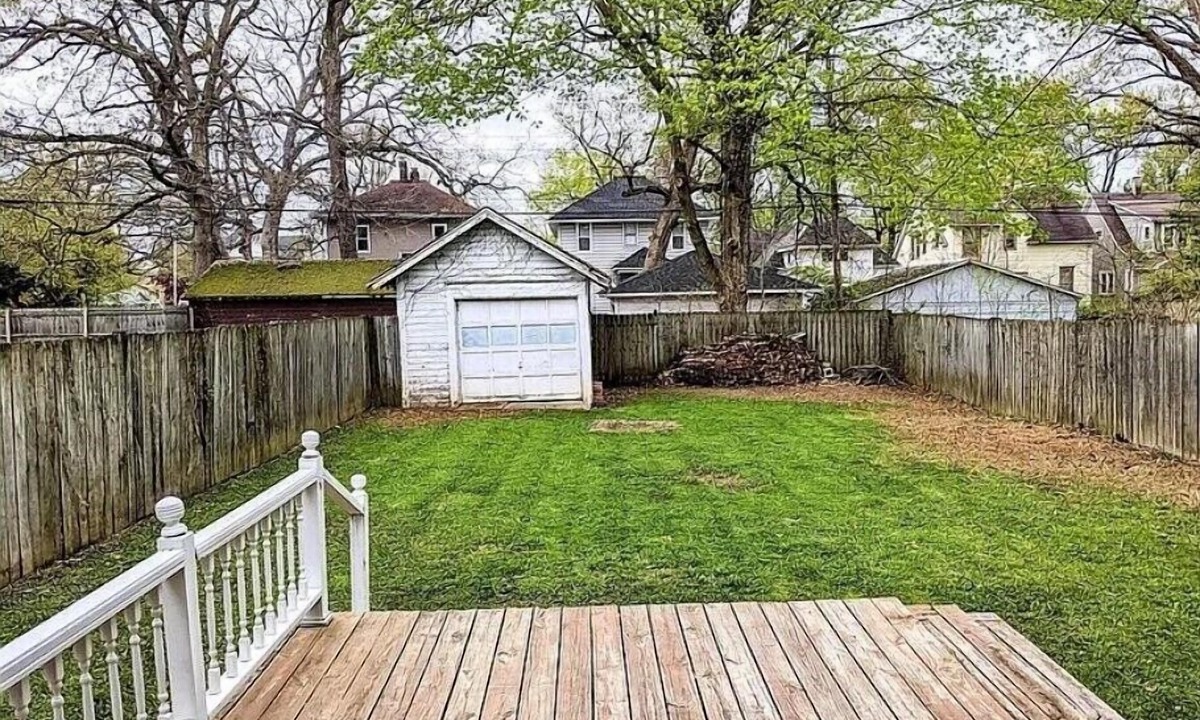 Decatur House | Historic Charming 4BR on the WestEnd near Millikin
