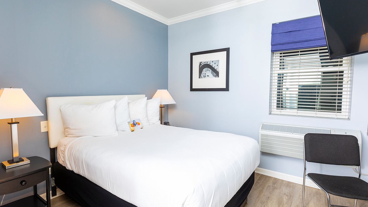 Photo of Bedroom in Near West Side