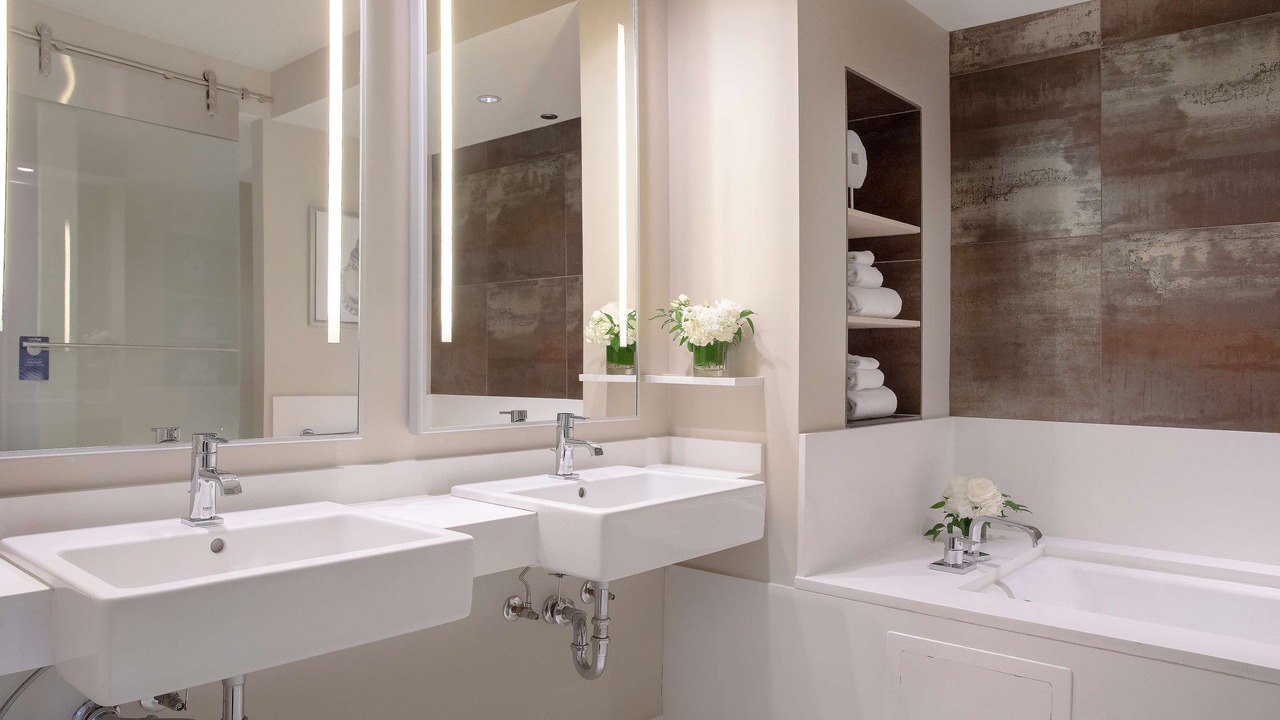 Photo of Bathroom in Lakeshore East