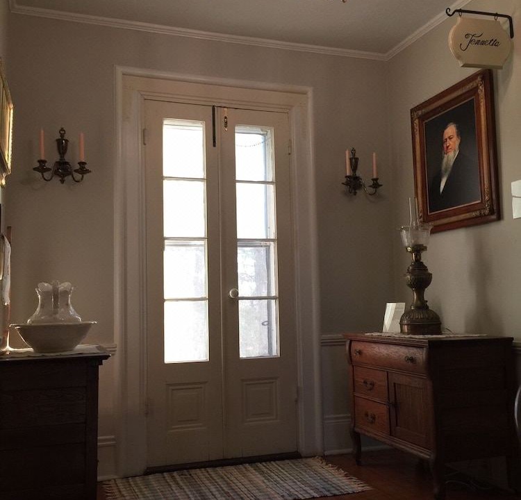 Photo of Livingroom in Nauvoo