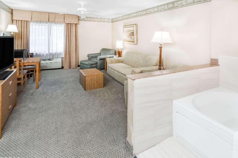 Photo of Livingroom in Champaign
