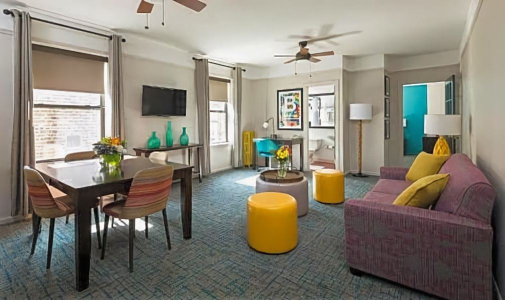Photo of Livingroom in Lakeview