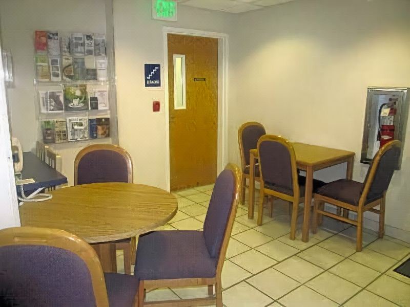 Photo of Livingroom in Champaign