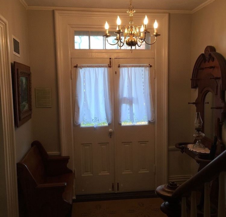 Photo of Livingroom in Nauvoo
