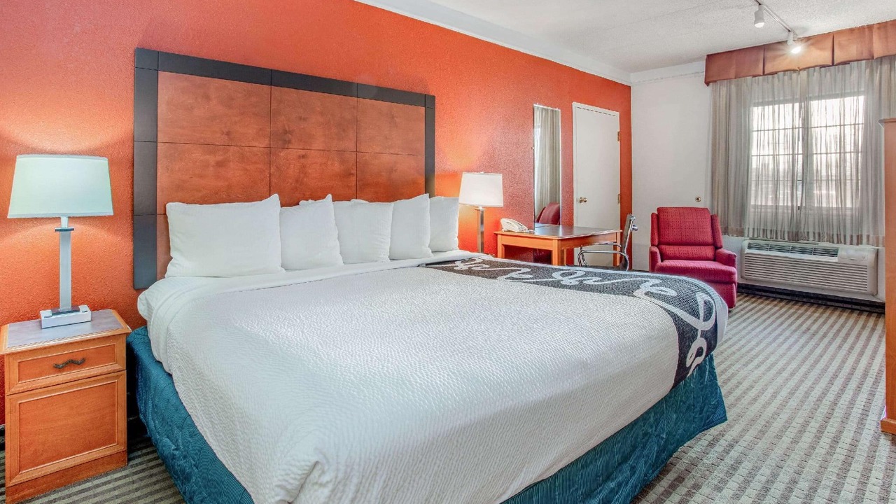 Photo of Bedroom in Elk Grove Village
