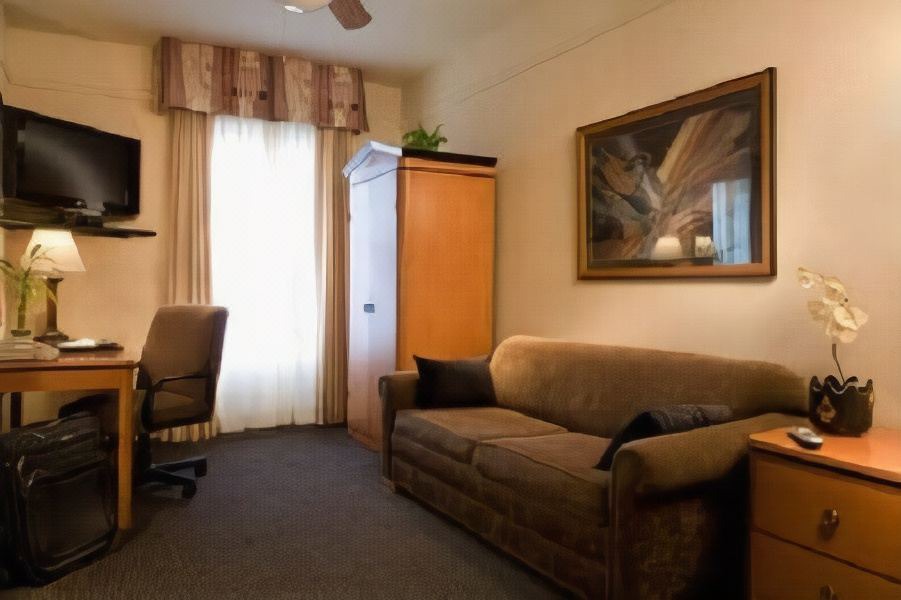 Photo of Livingroom in Lakeview