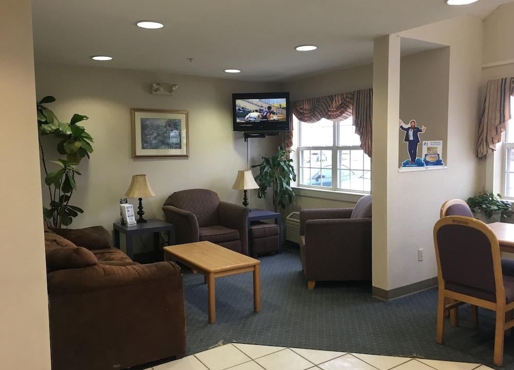 Photo of Livingroom in Champaign