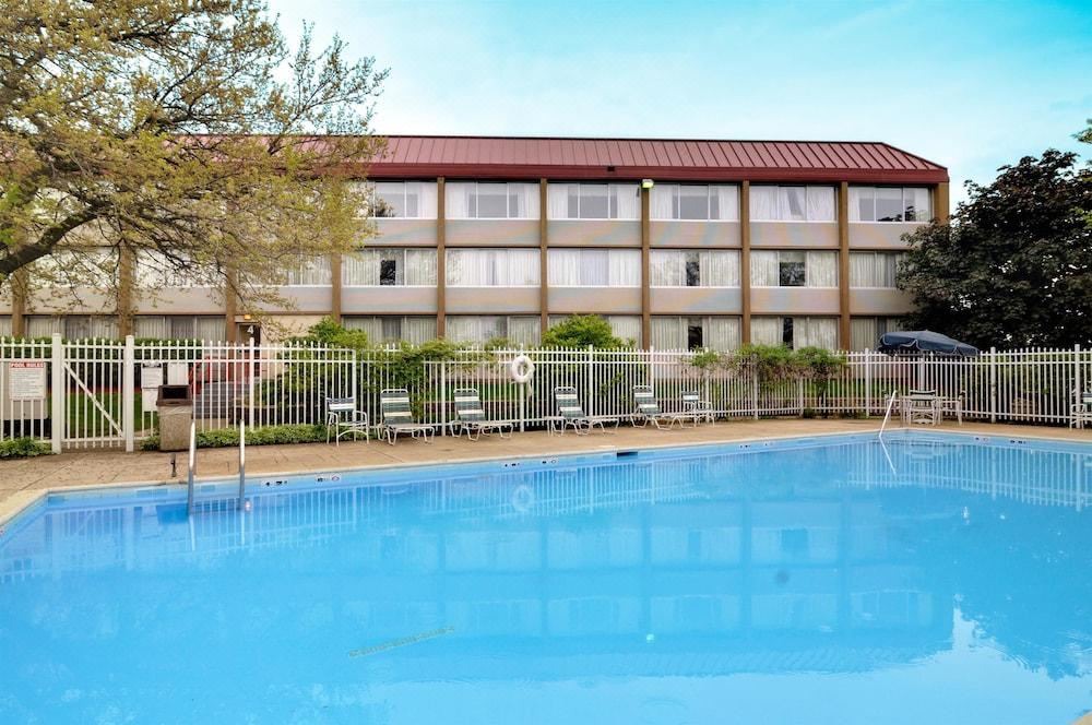Photo of Outdoor in Hillside
