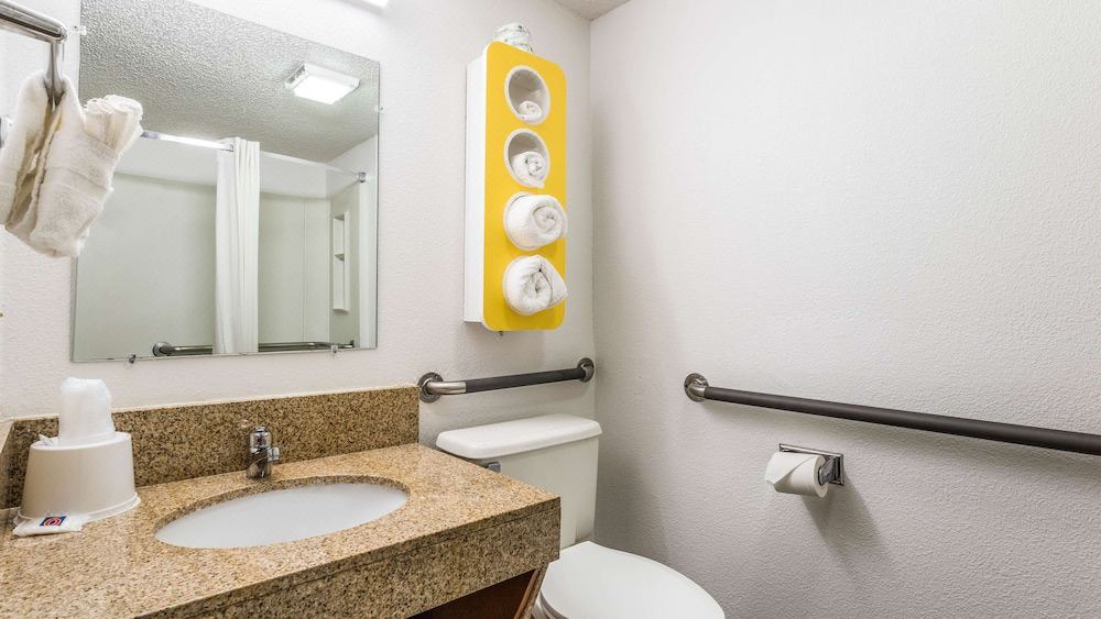 Photo of Bathroom in Elk Grove Village