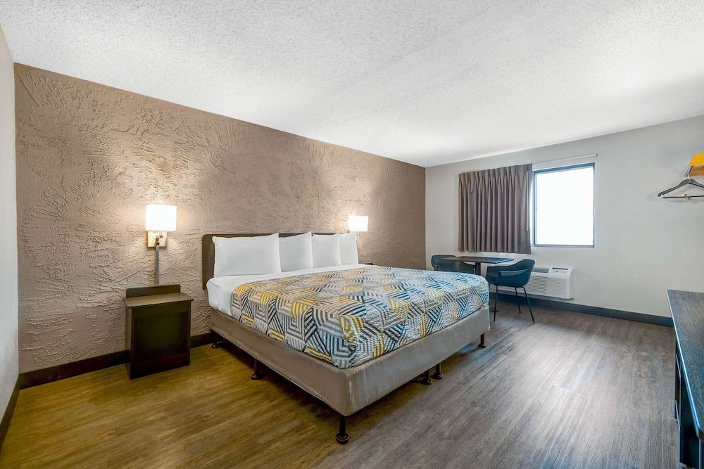 Photo of Bedroom in Elk Grove Village