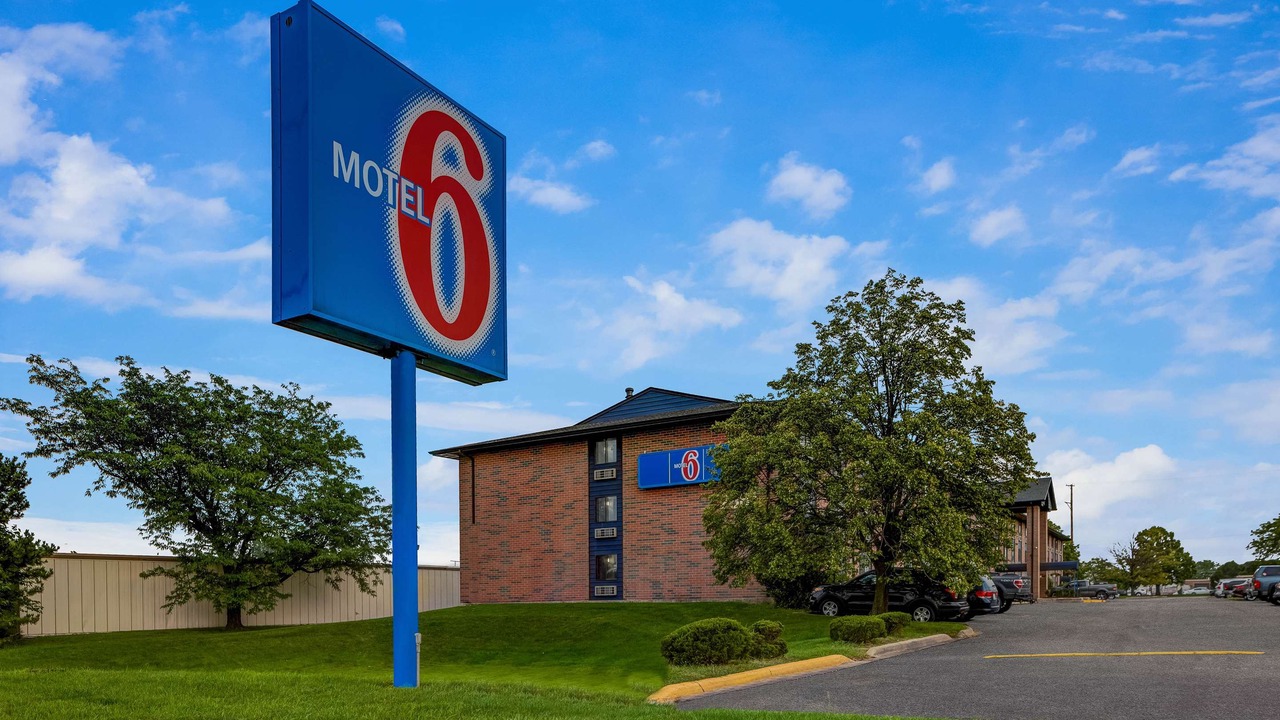 Photo of Buildings in Elk Grove Village