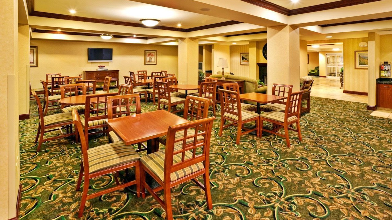 Photo of Livingroom in Champaign
