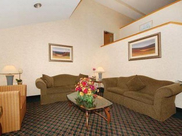 Photo of Livingroom in Lansing
