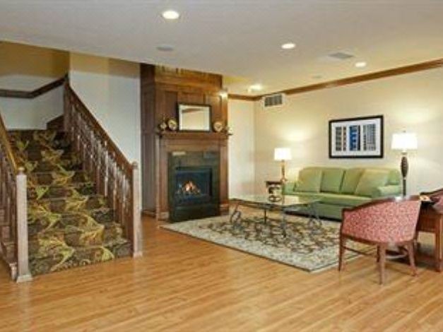 Photo of Livingroom in Champaign