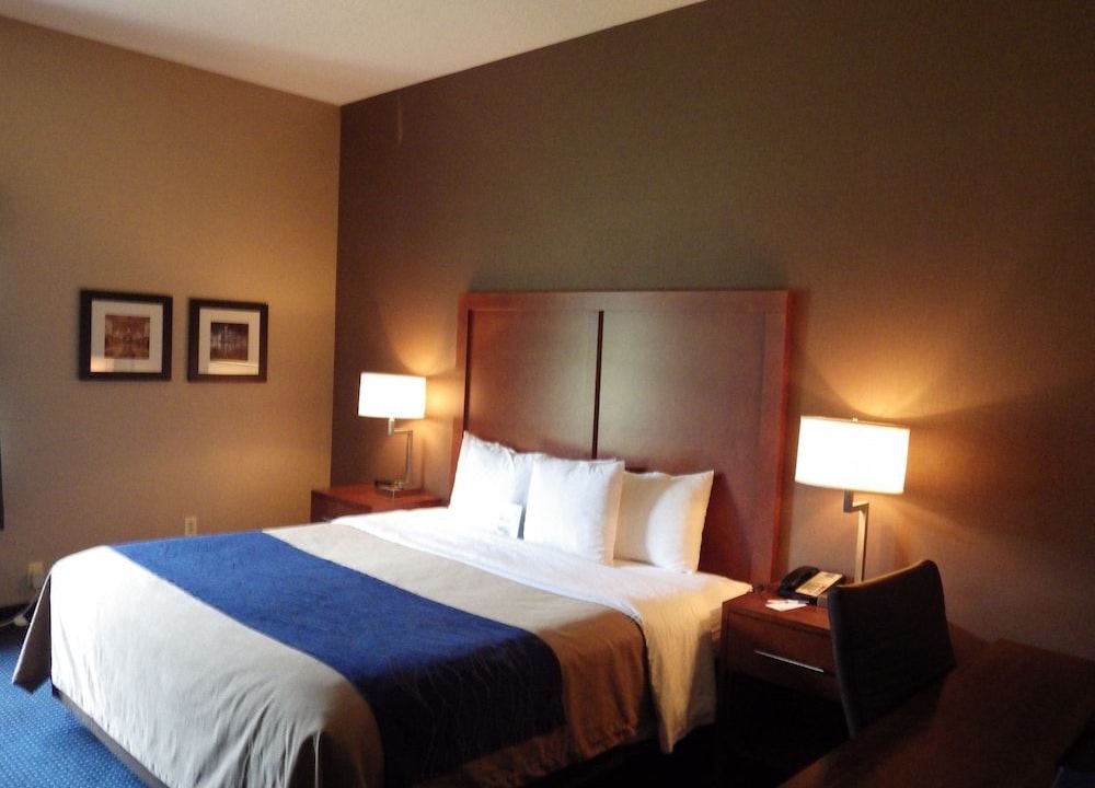 Photo of Bedroom in Village of Lakewood