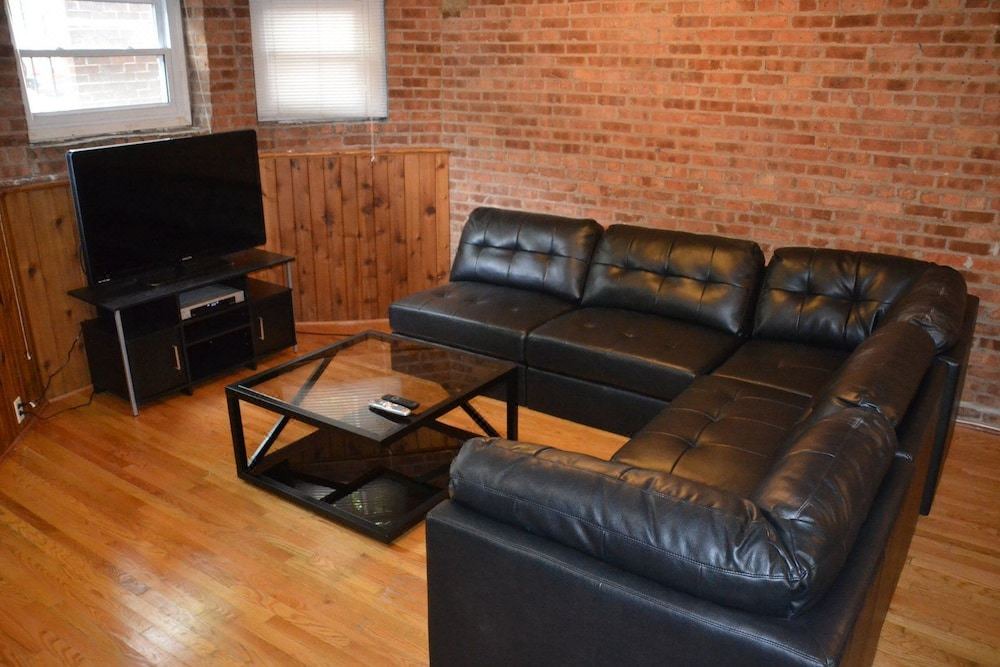 Photo of Livingroom in Lakeview