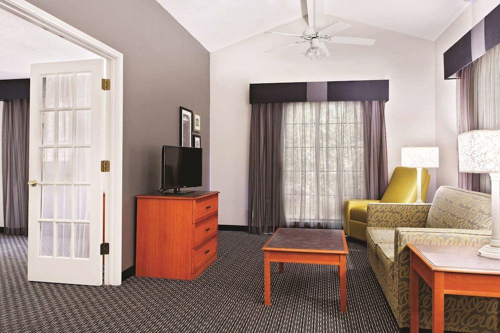 Photo of Livingroom in Champaign