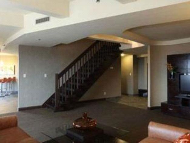 Photo of Livingroom in Downtown Springfield