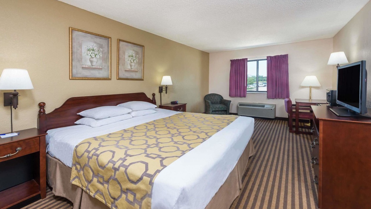 Photo of Bedroom in Metropolis