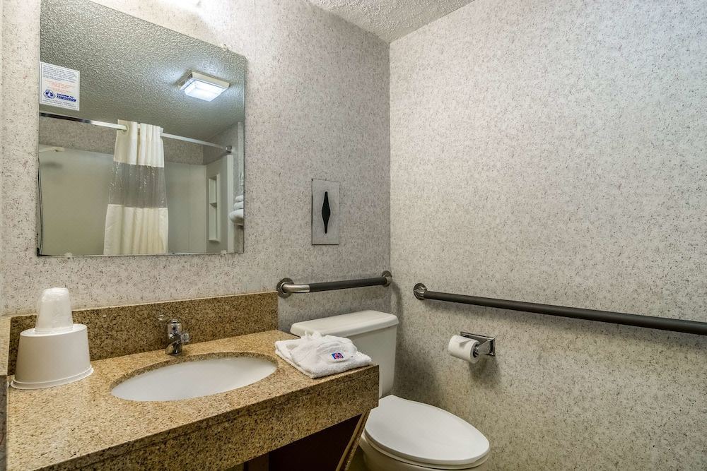Photo of Bathroom in Elk Grove Village
