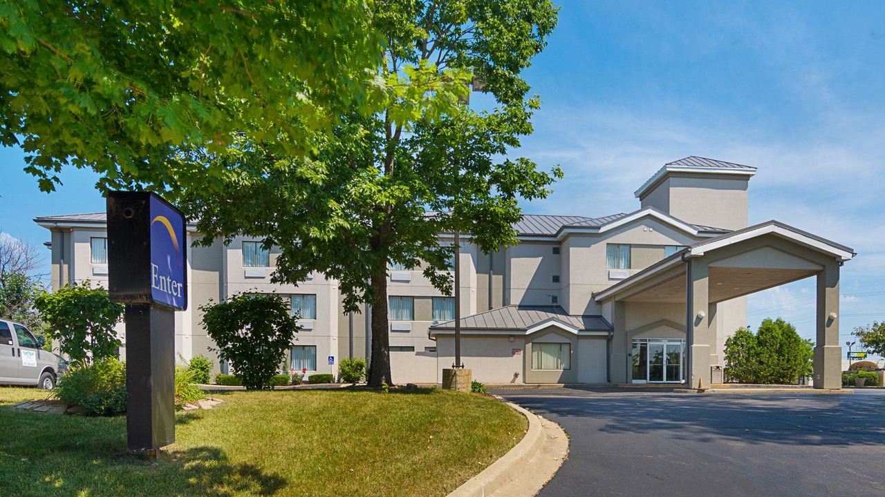 Photo of Buildings in Lake Bluff