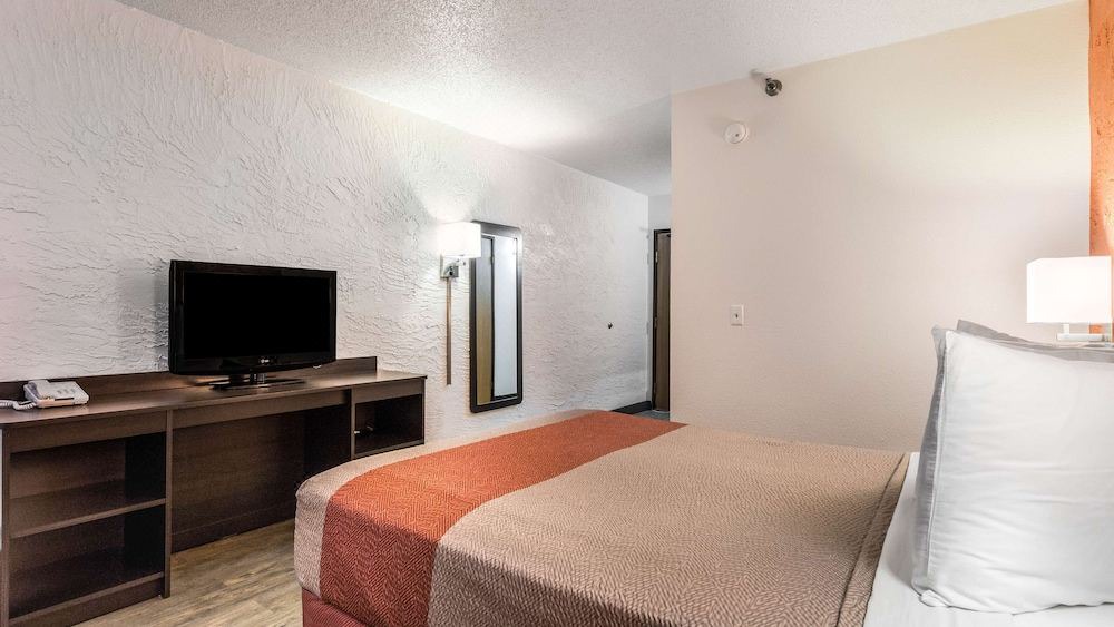 Photo of Bedroom in Elk Grove Village