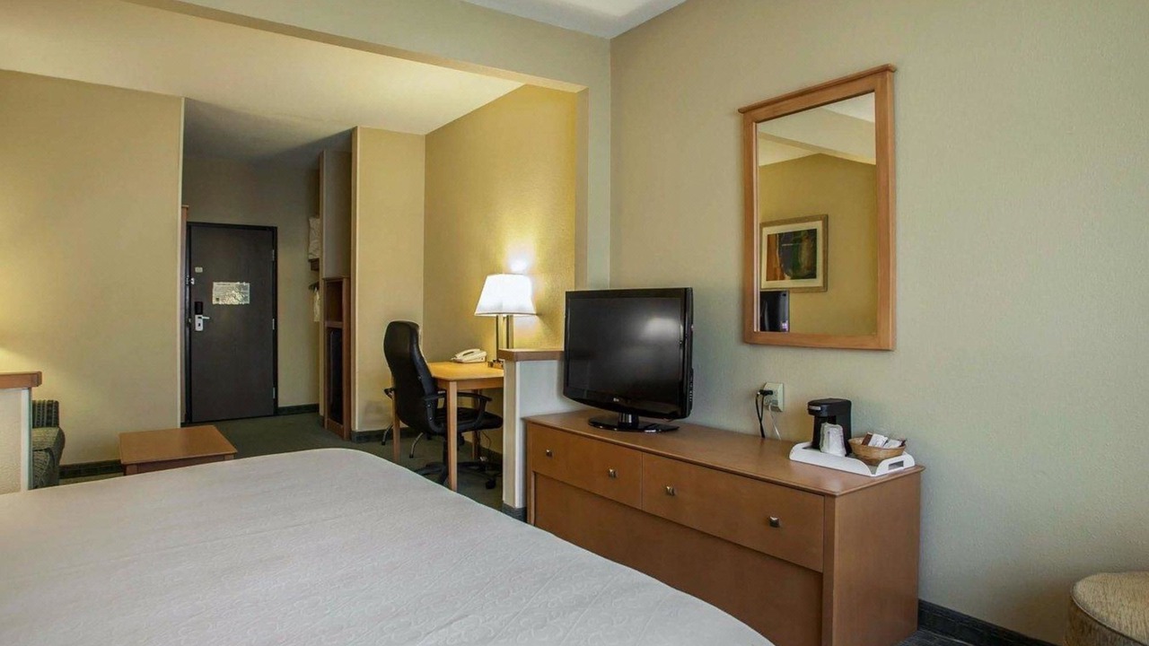 Photo of Bedroom in Forsyth